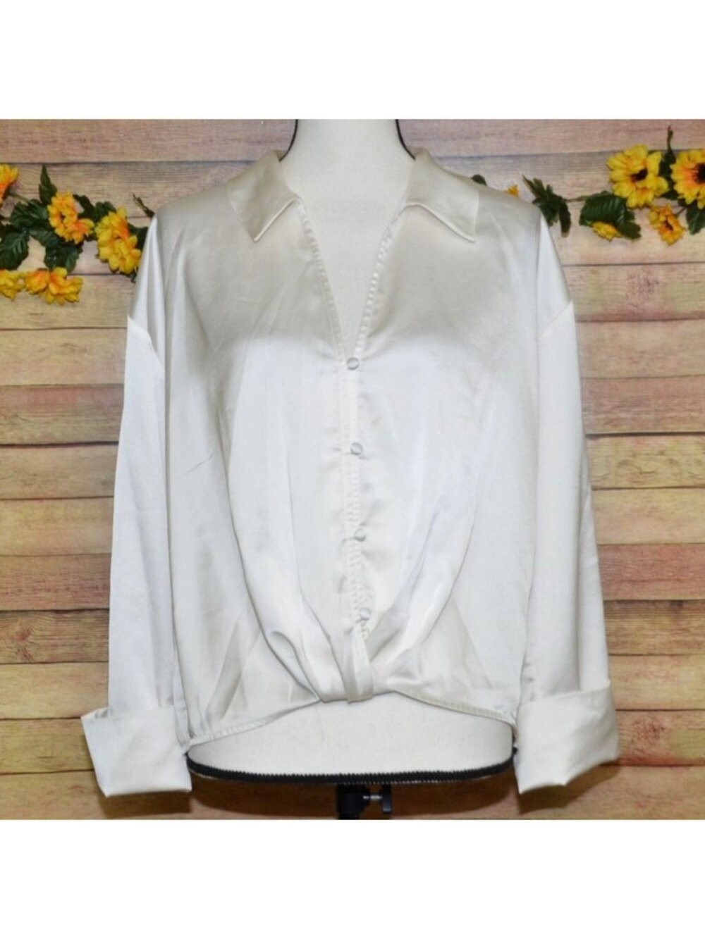 Sanctuary Ivory Button Front Collared Silky Blouse Top Size L V-Neck Career